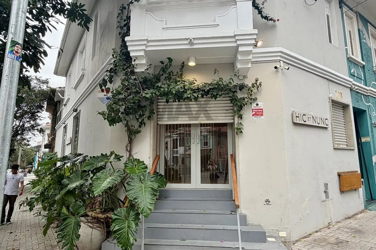 "Alugue Casa Comercial em Perdizes: 174m², 2 Andares"