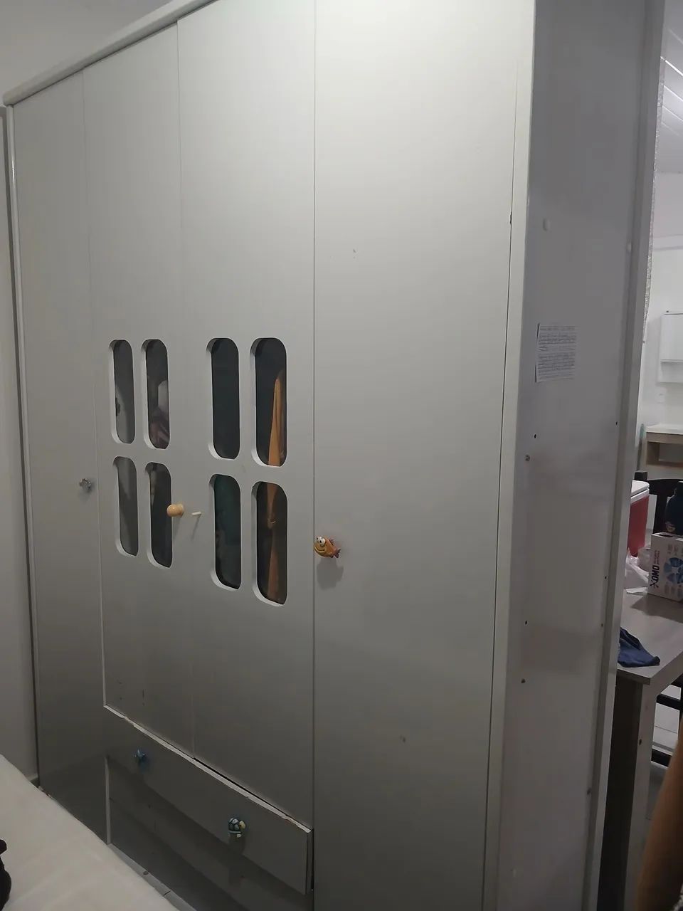 Guarda roupa de solteiro 