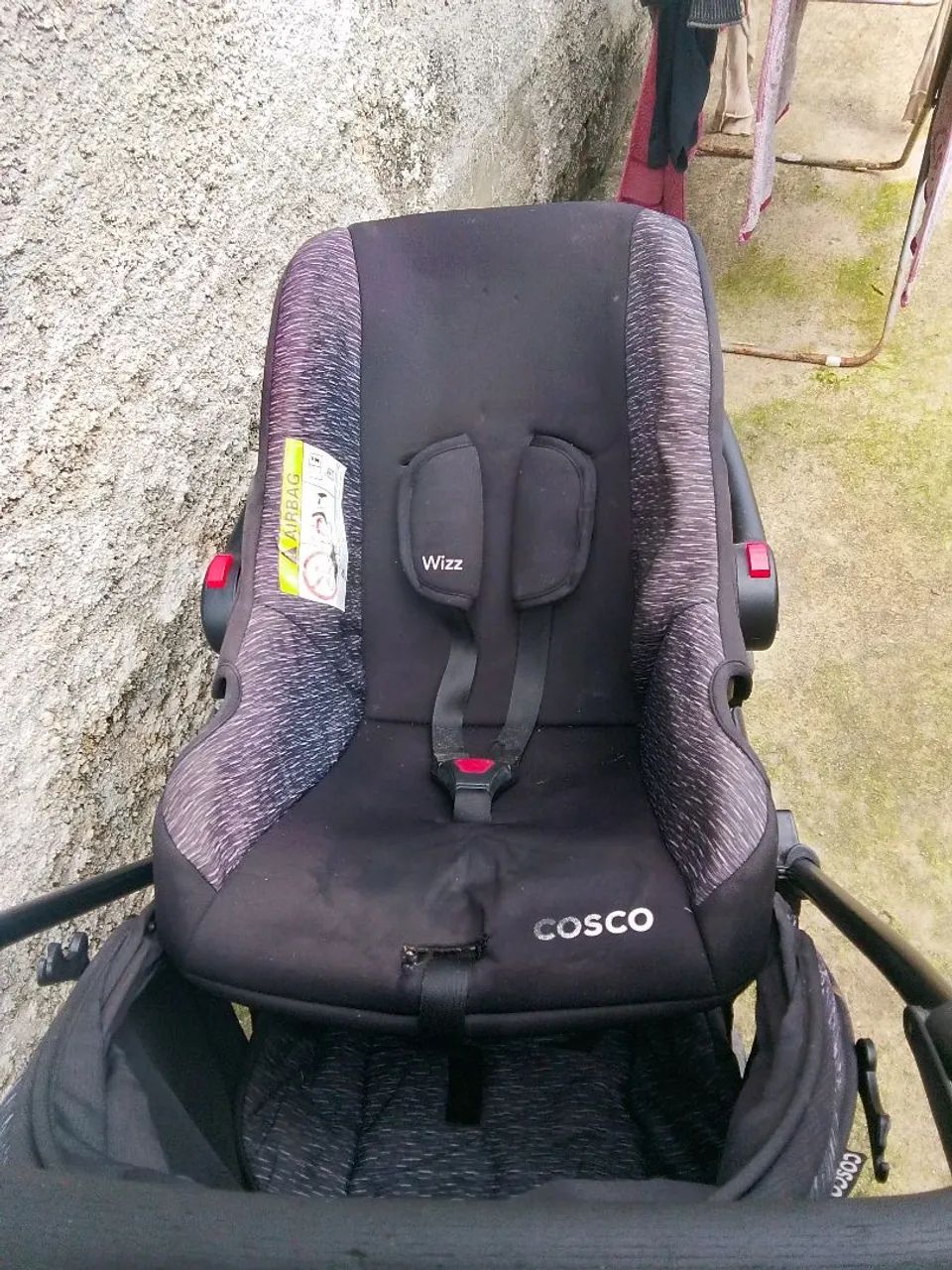 Vendo Carrinho com bebê Comforto  400 reais - Foto 5