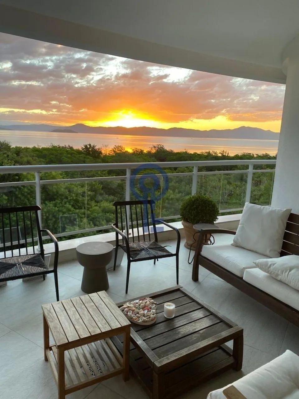 Apartamento 3 suítes Cachoeira Bom Jesus