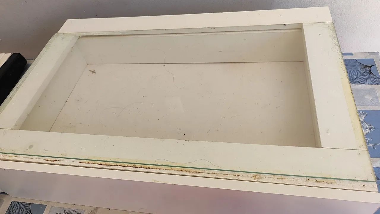 Gaveta de parede com vidro