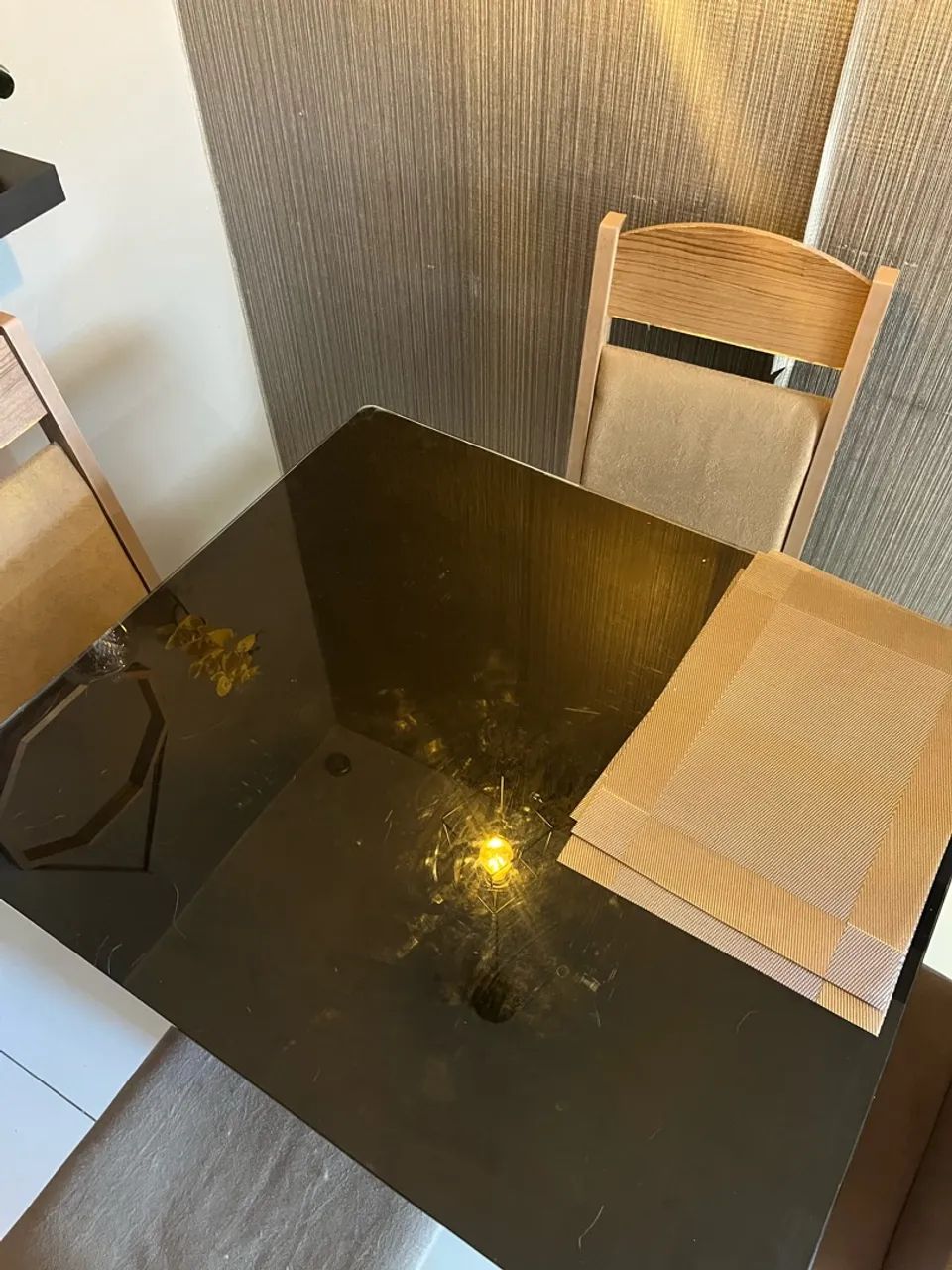 Mesa tampo de vidro, 4 cadeiras  - Foto 3