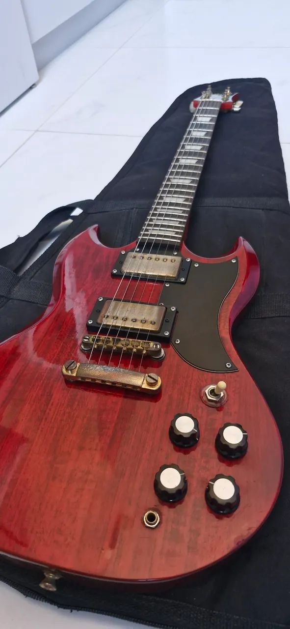 Guitarra Streimberg com capa