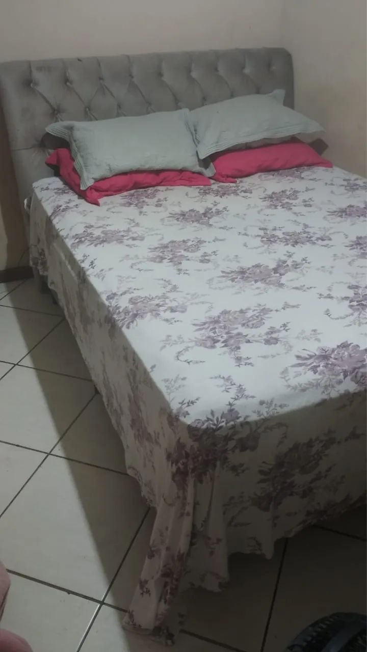 Box, Colchão e Cabeceira seminovos em perfeito estado 