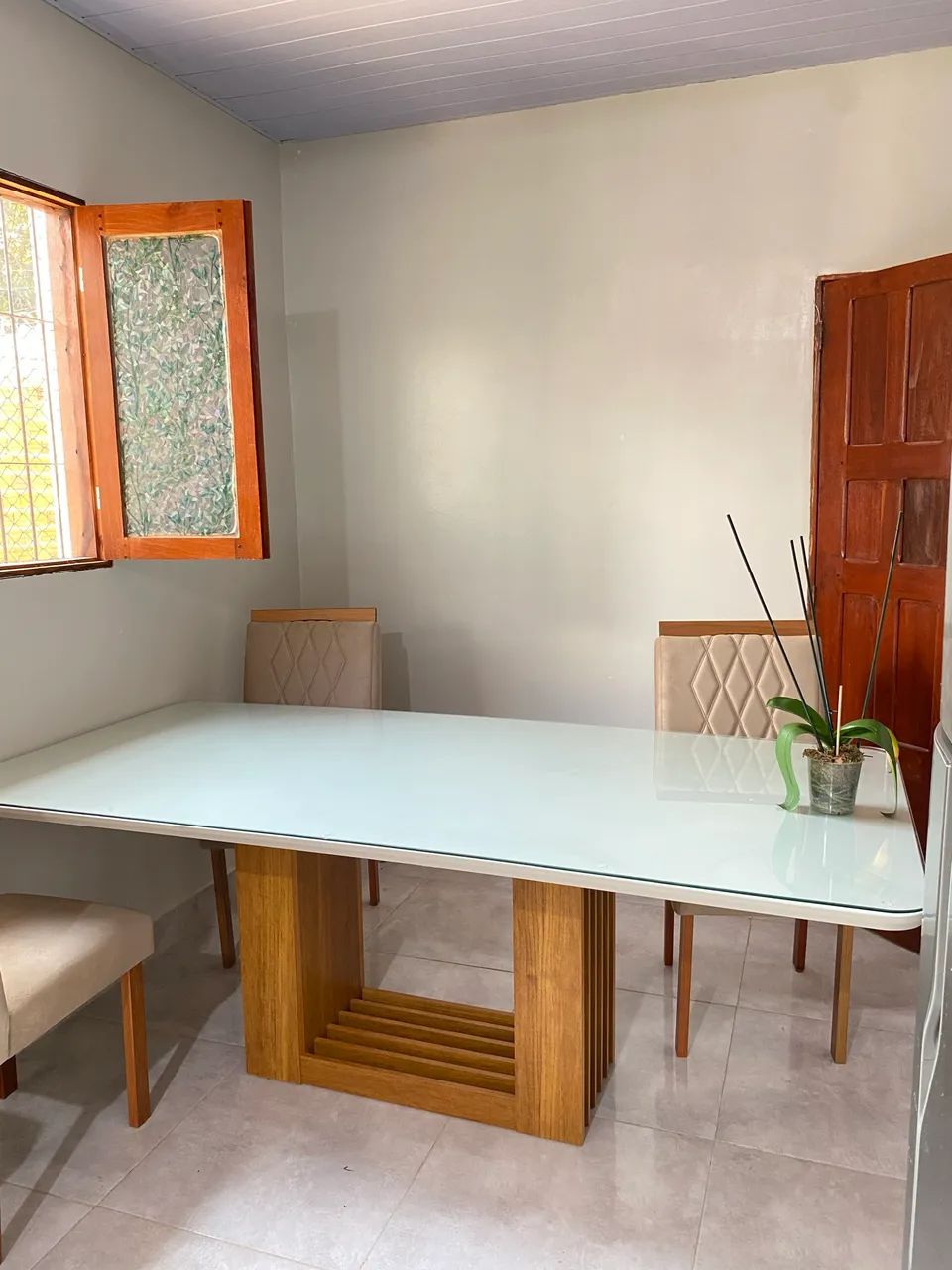 Mesa de jantar 2.10 com 8 cadeiras