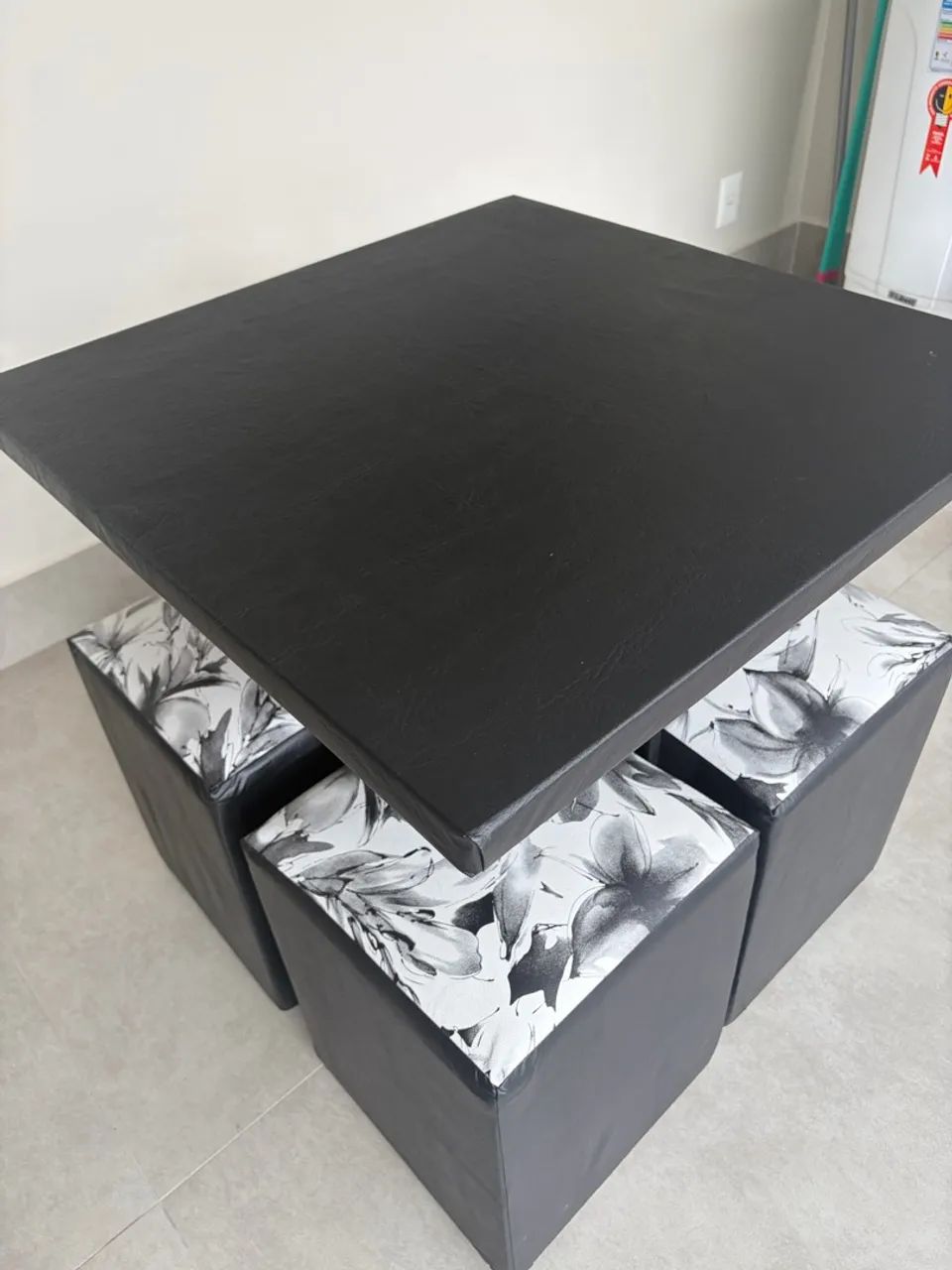 Mesa preta 70X70 com 4 bancos 