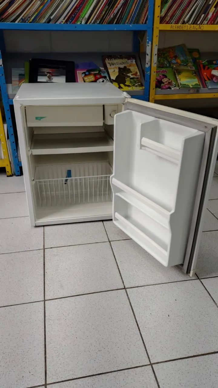 Refrigerador Consul Compacto 80 - 127V - Branco - Foto 2