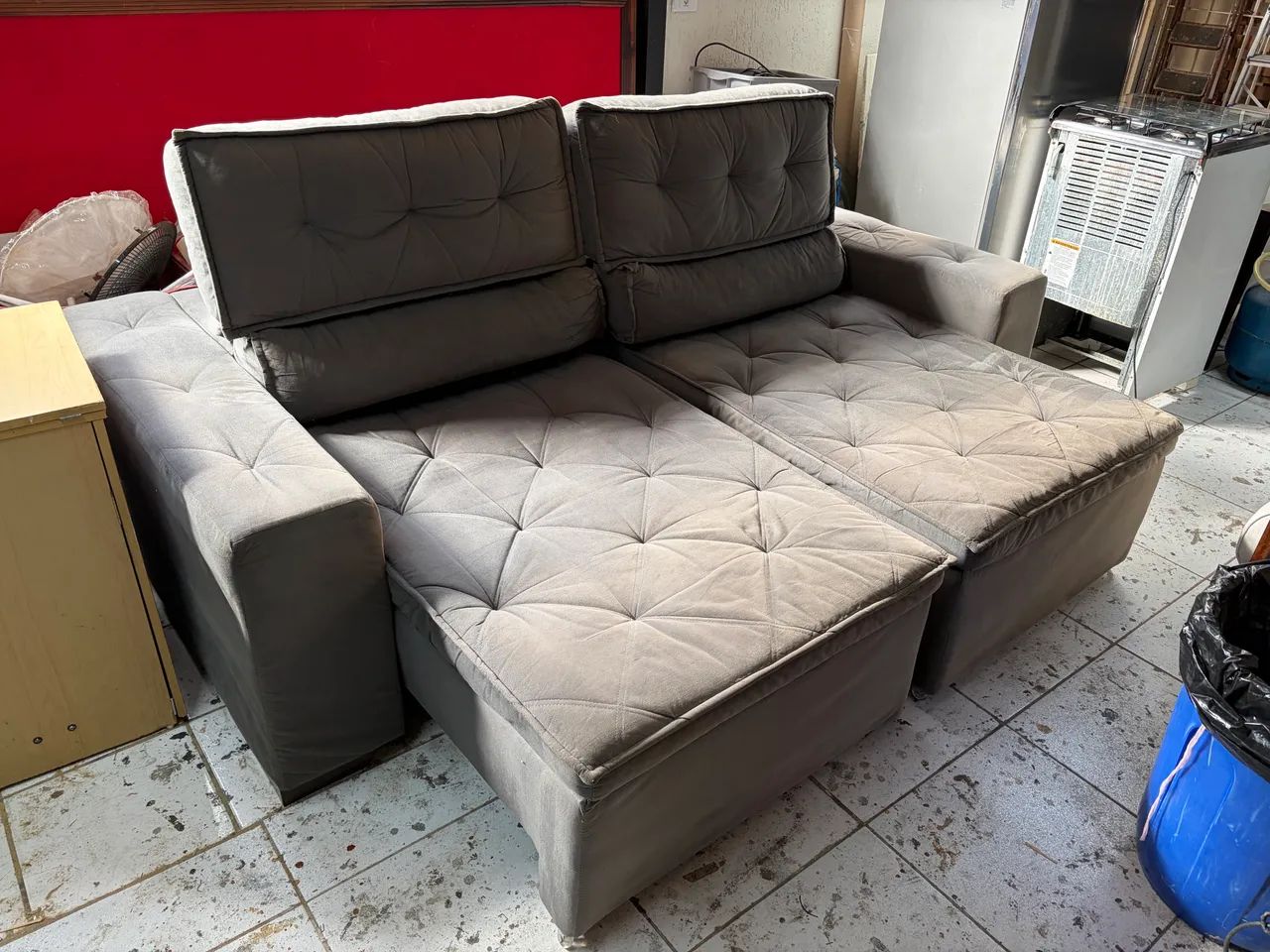 Sofa retratil cinza - Foto 3