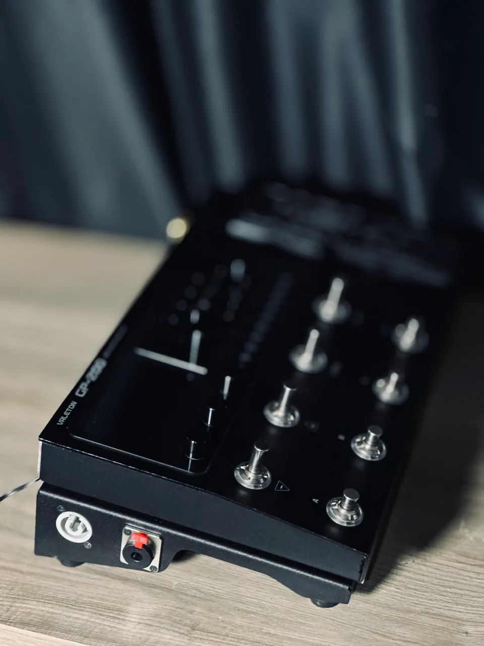 Valeton GP200 + Pedalboard e elétrica  - Foto 5