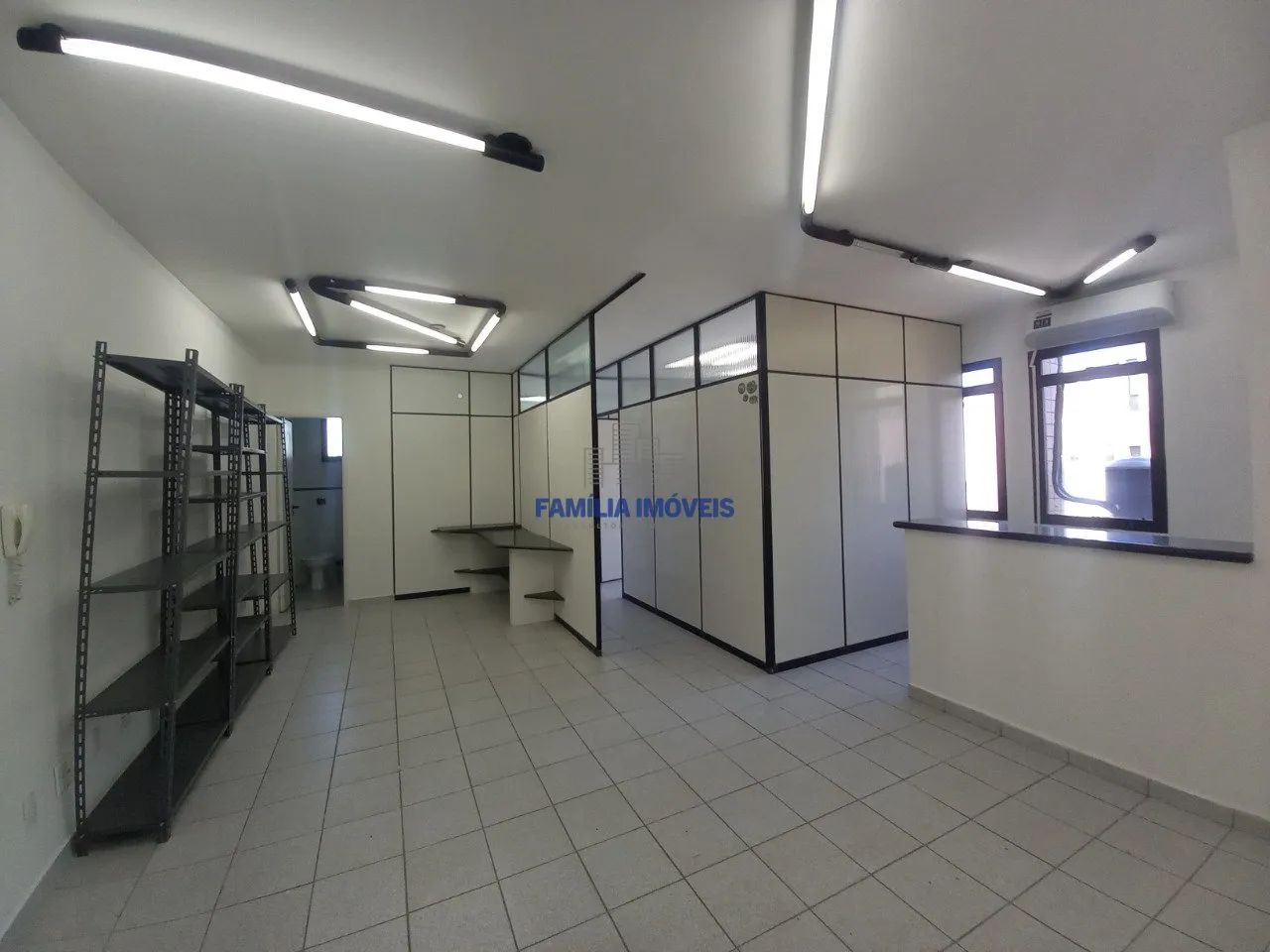 Alugar sala comercial Executive Tower Gonzaga Santos SP