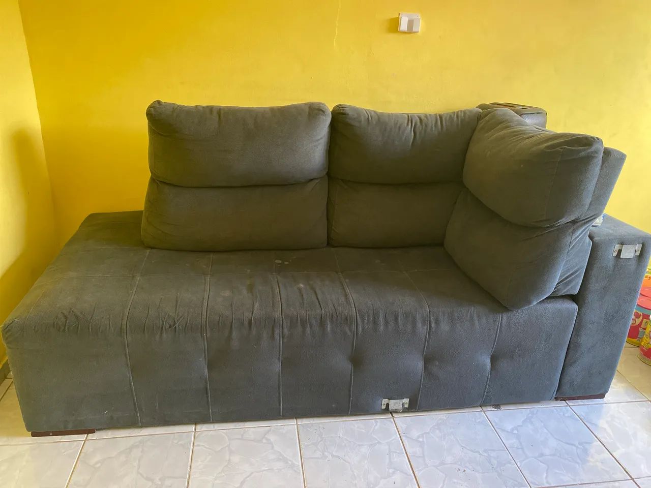 Sofá três lugares