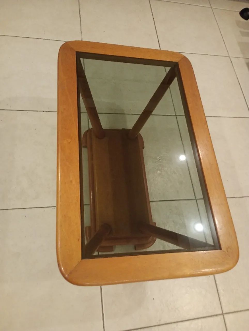 Mesa de centro para sala com tampa de vidro fumê 