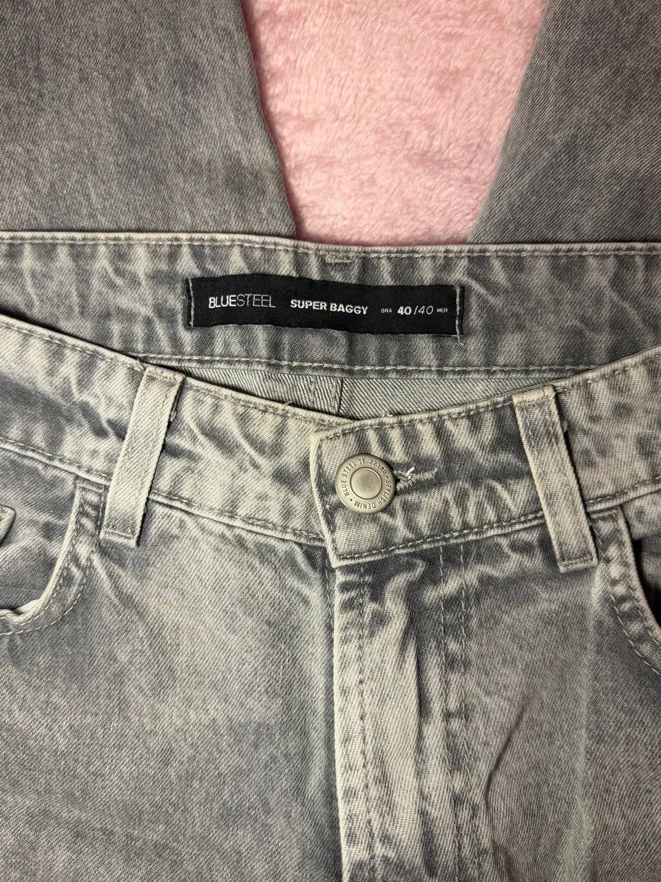 Calça Super Baggy Em Jeans Com Estampa Grafite Cinza - Foto 2