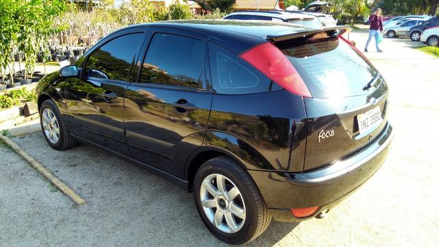 Focus Hatch GLX 2.0, 91 mil km, particular, nunca bateu, motor Duratec 147 cv - Foto 7