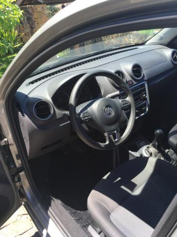 Vendo Voyage 1.6 completo 2016 com GNV - Foto 3