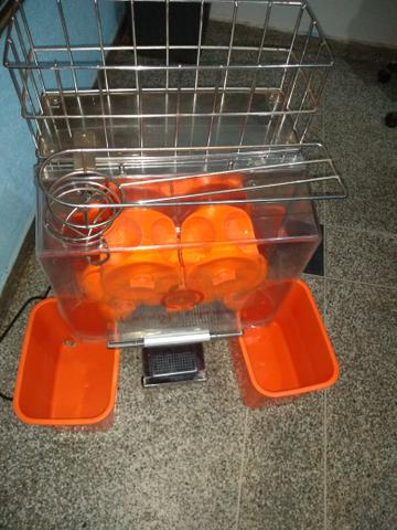 Vendo uma máquina de fazer suco de laranja novinha - Foto 3