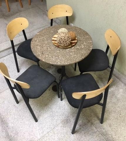 Conjunto de 3 mesas redondas com cadeiras - Foto 2