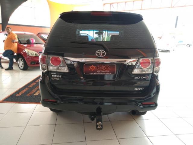 TOYOTA HILUX SW4 SRV D4-D 4X4 3.0 TDI DIES. AUT - Foto 6