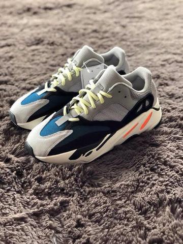 Yeezy 700 - Foto 2