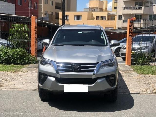 Toyota hilux sw4 srx 4x4 2.8 tdi 16v diesel aut 07 lugares ano 2018/19 - Foto 4