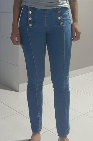 calça jeans com cos alto