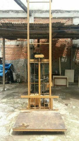 Elevador Hidráulico para Fardos até 500kg