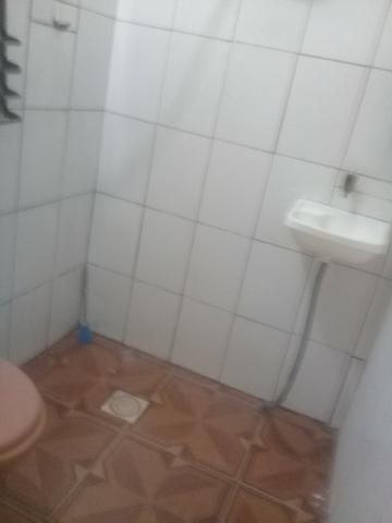 Alugo quarto mobiliado para homens - Foto 3