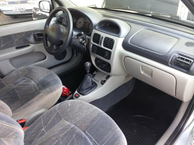 Clio sedan Privilege 1.0 completo ano 2005 - Foto 11