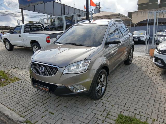 Korando 2.0 diesel aut 4x4 com teto - Foto 2