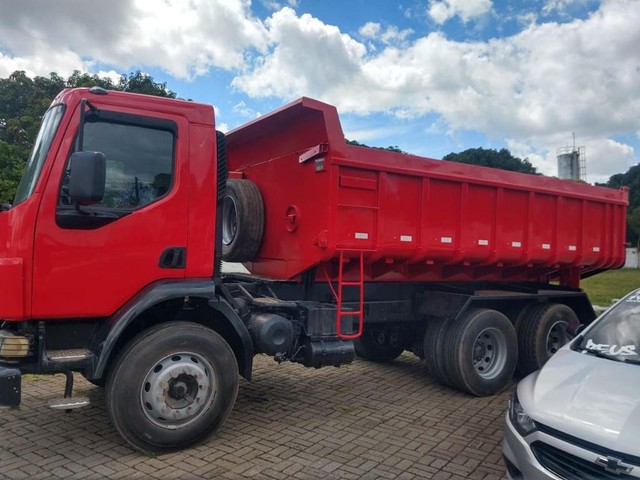 VENDO OU TROCO VOLVO VM 260 08/08 TRAÇADA