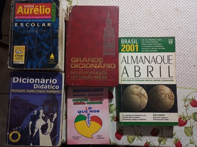 Dicionários e almanaque 