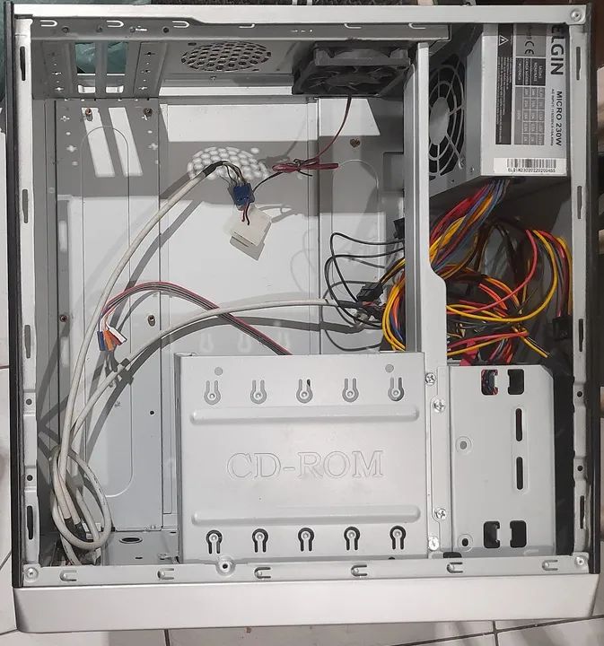 gabinete vazio com fonte - Foto 2