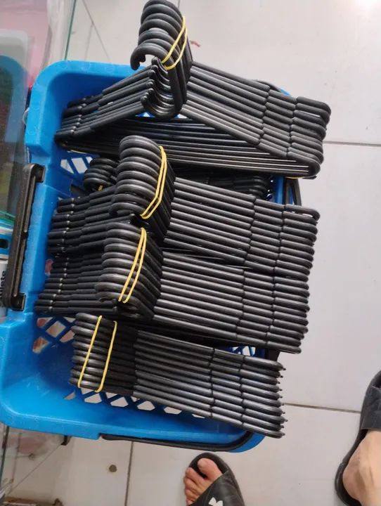 Cabides de plástico preto - Pacote com 10 peças novos loja