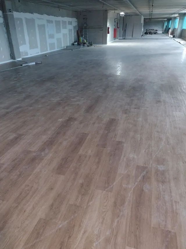 Piso vinílico e laminado 