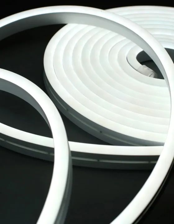 mangueira  fita led de neon 2835-1 branco 5m 12v  xtrad - Foto 2