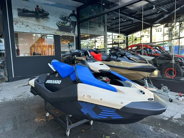 Seadoo Jet Ski Spark Trixx 3Up - 2025