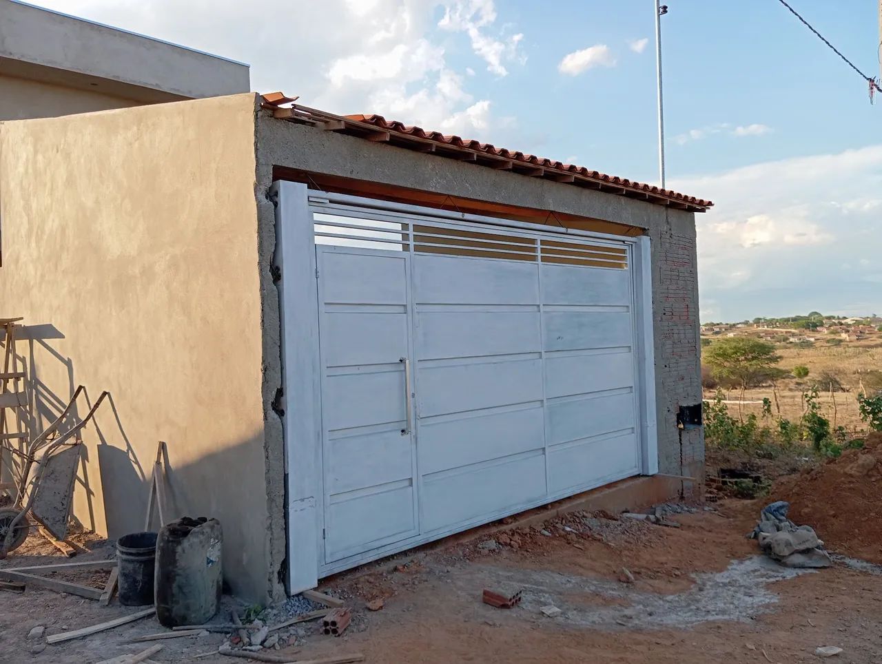 Portão de garagem branco novo - 2 folhas - Foto 3