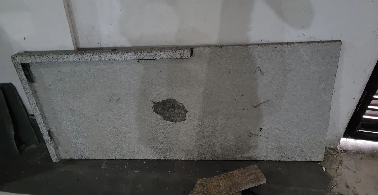 Placa de granito marrom 1,4 m X 0,62 m, espessura 2 cm m - Foto 2