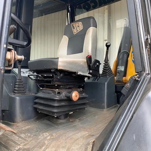 Retroescavadeira JCB 3CX 4x4 - Ano 2014 - Foto 5