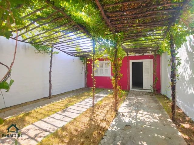 Vendo casa com lindo jardim em Paracuru.