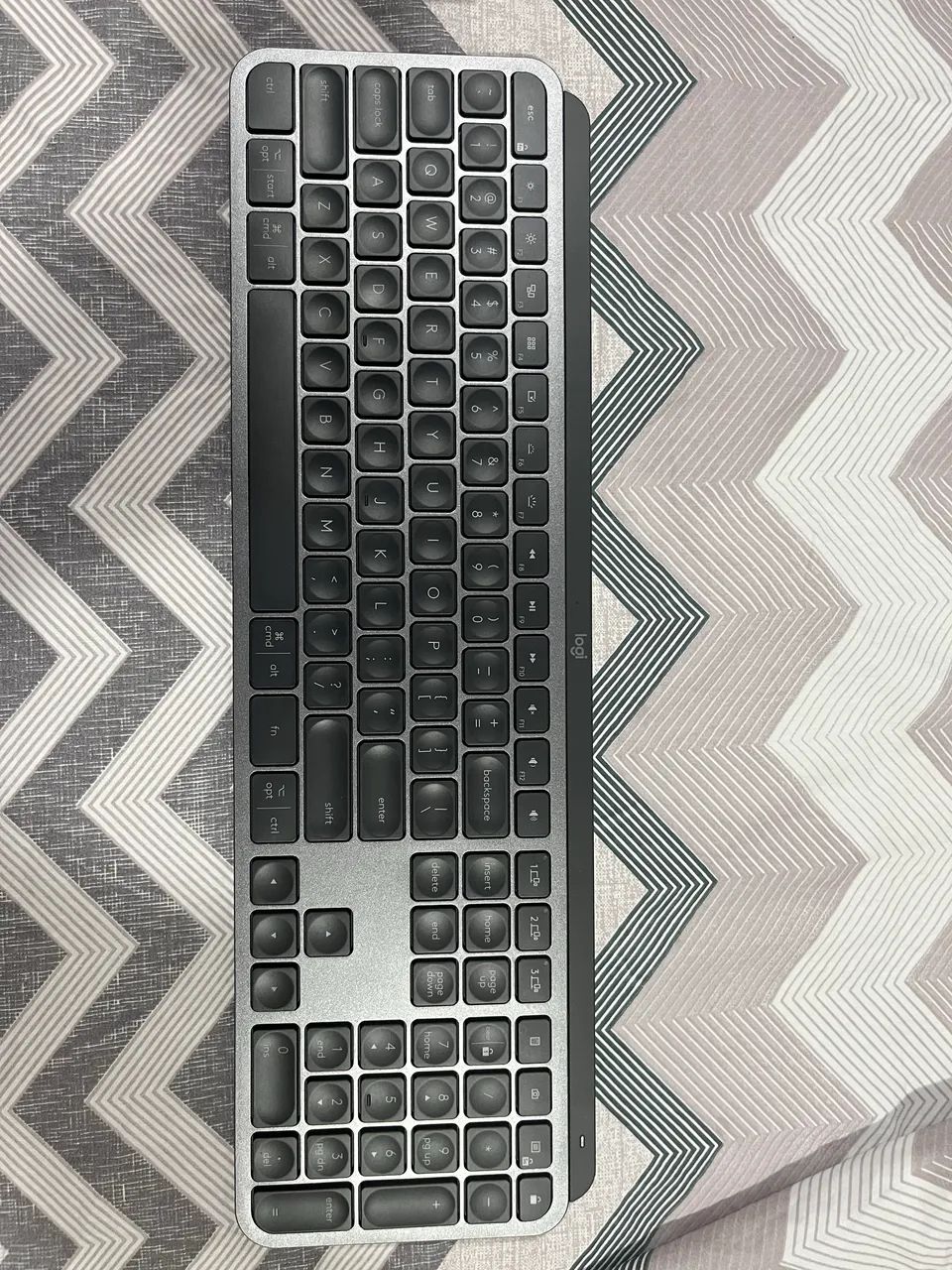 Teclado Sem fio Logitech Signature Slim K950 Grafite - Foto 2