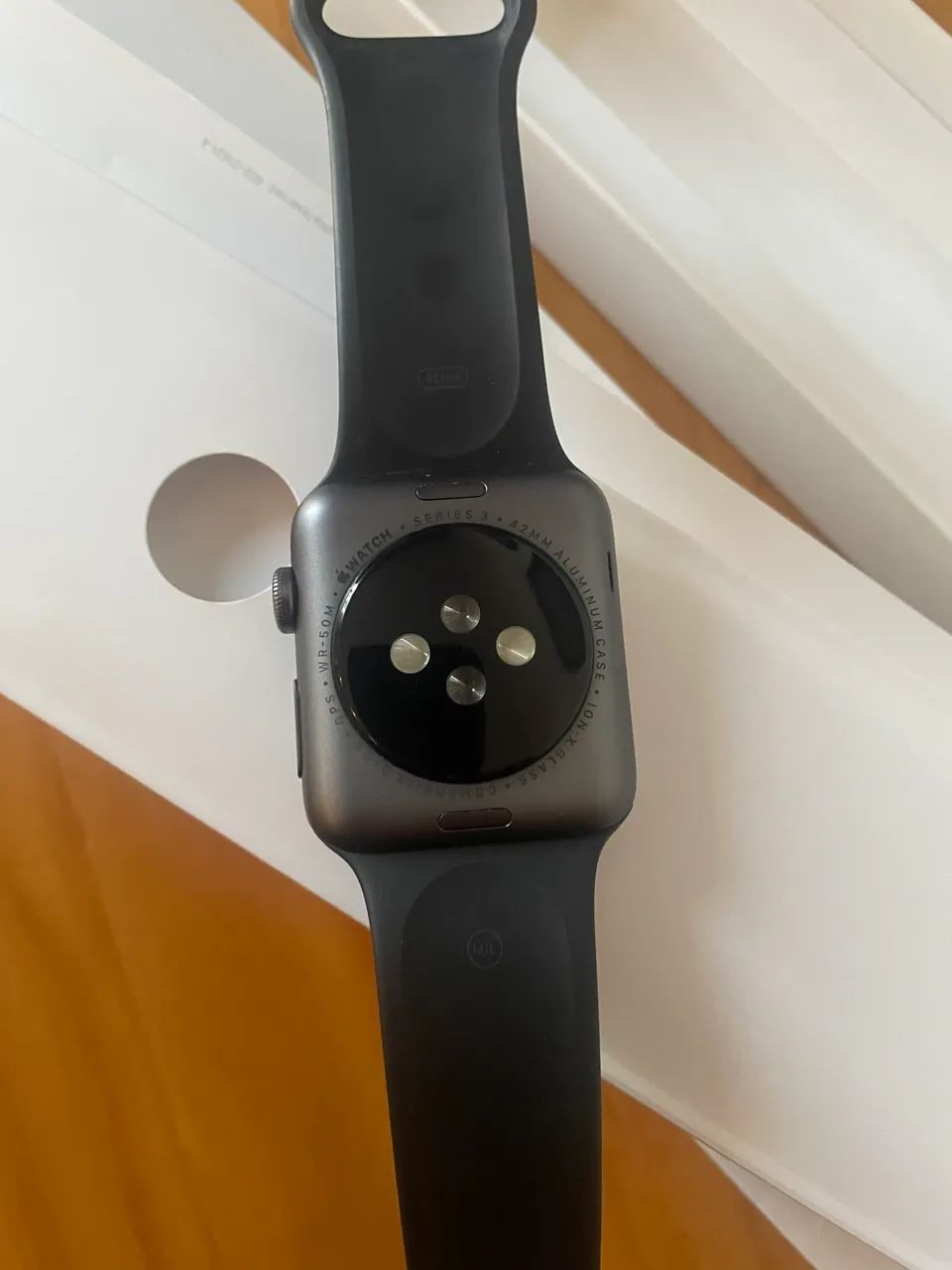 Relógio Apple Watch série três para retirada de peças - Main Image