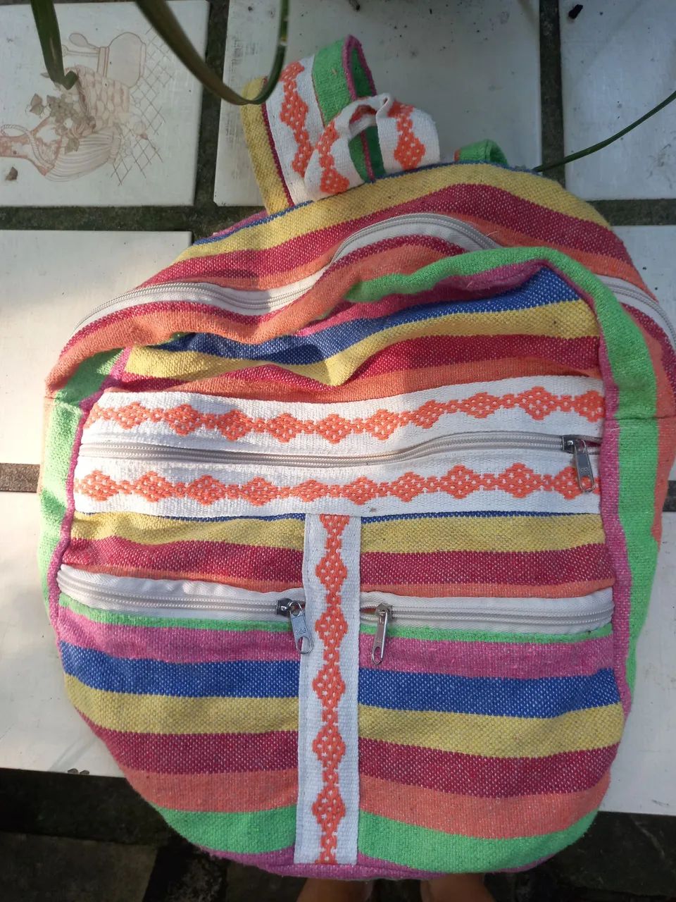 Mochila colorida estilo étnico