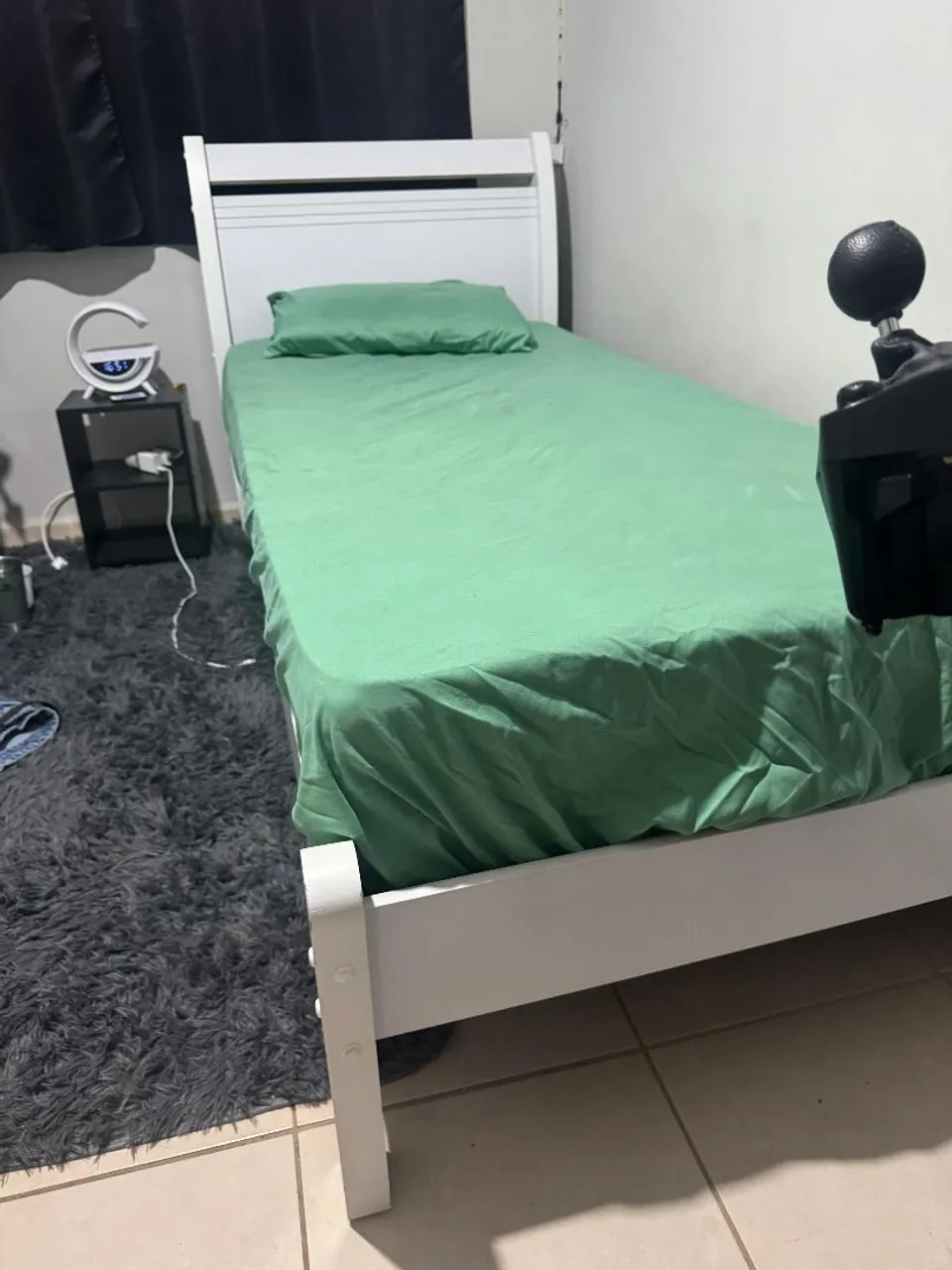Cama de solteiro branca ( sem colchão )