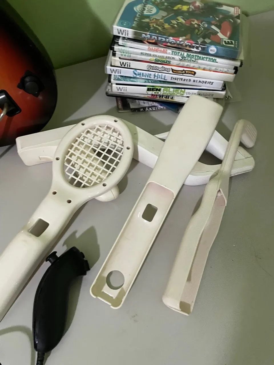 Wii com diversos acessórios e jogos