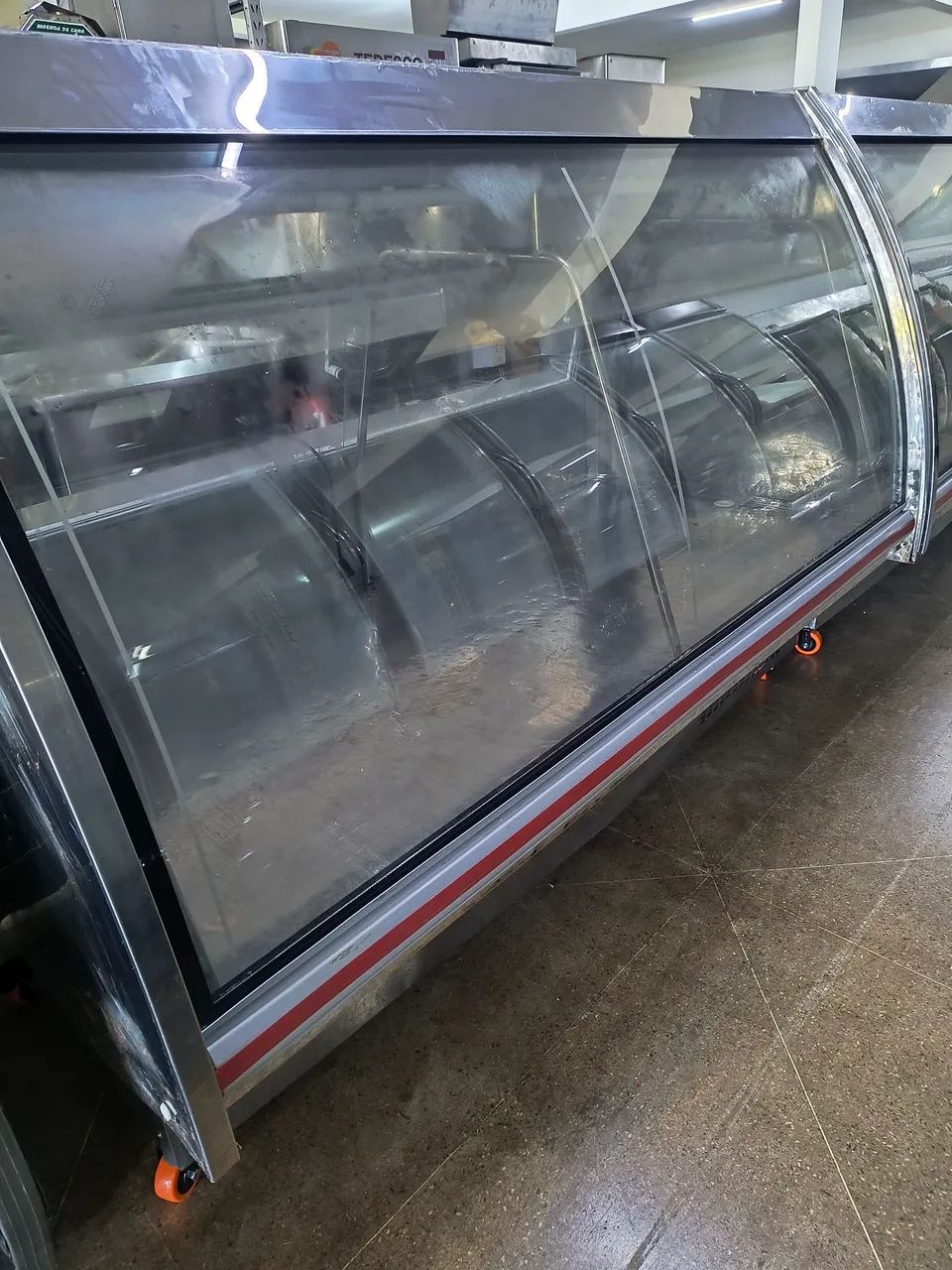 Balcão de Açougue Inox 2mts Bandejas Refrimate Ótimo Estado - Foto 2
