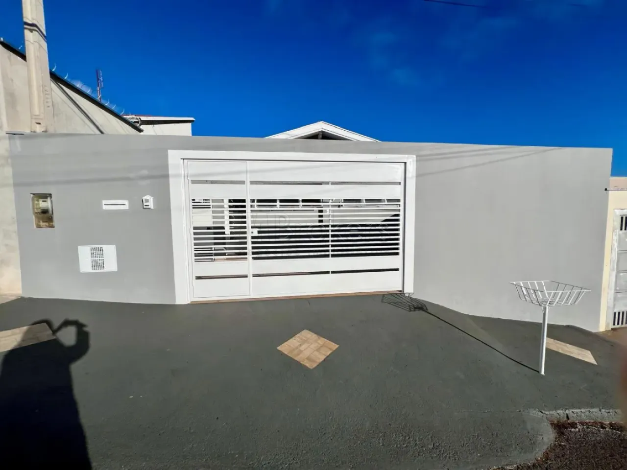 Casa Reformada com Edícula - Conforto e Espaço para Toda a Família!