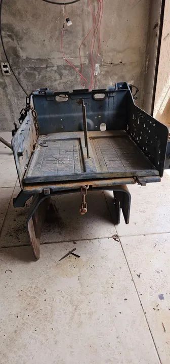 Caixa da bateria completa com suporte iveco stralis. - Foto 2