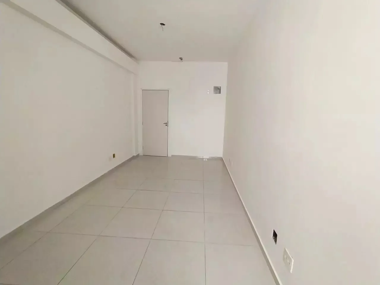 Sala comercial no bairro Cabral, na rua do Shopping Contagem
