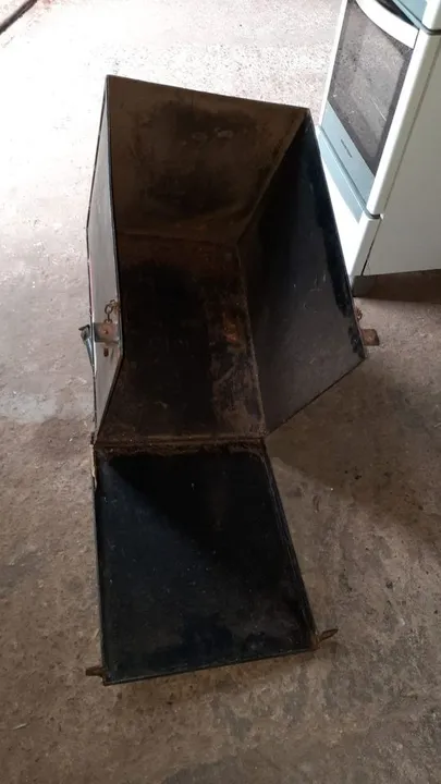 Caixa de entrega de bebidas para moto com suporte e pezinho bem conservada